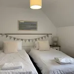 Sea Urchins, The Bay, 2 Bedrooms With Ensuites, Balcony With Sea View, Parking, 2 Dogs Welcome * Filey