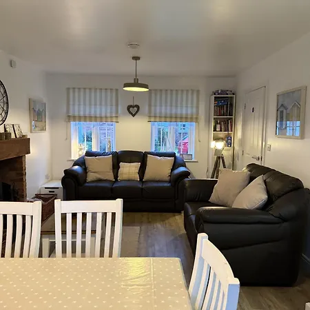 Sea Urchins, The Bay, 2 Bedrooms With Ensuites, Balcony With Sea View, Parking, 2 Dogs Welcome